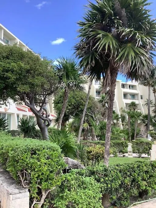 Beachview & Balcony 3905 Cancún Apartment