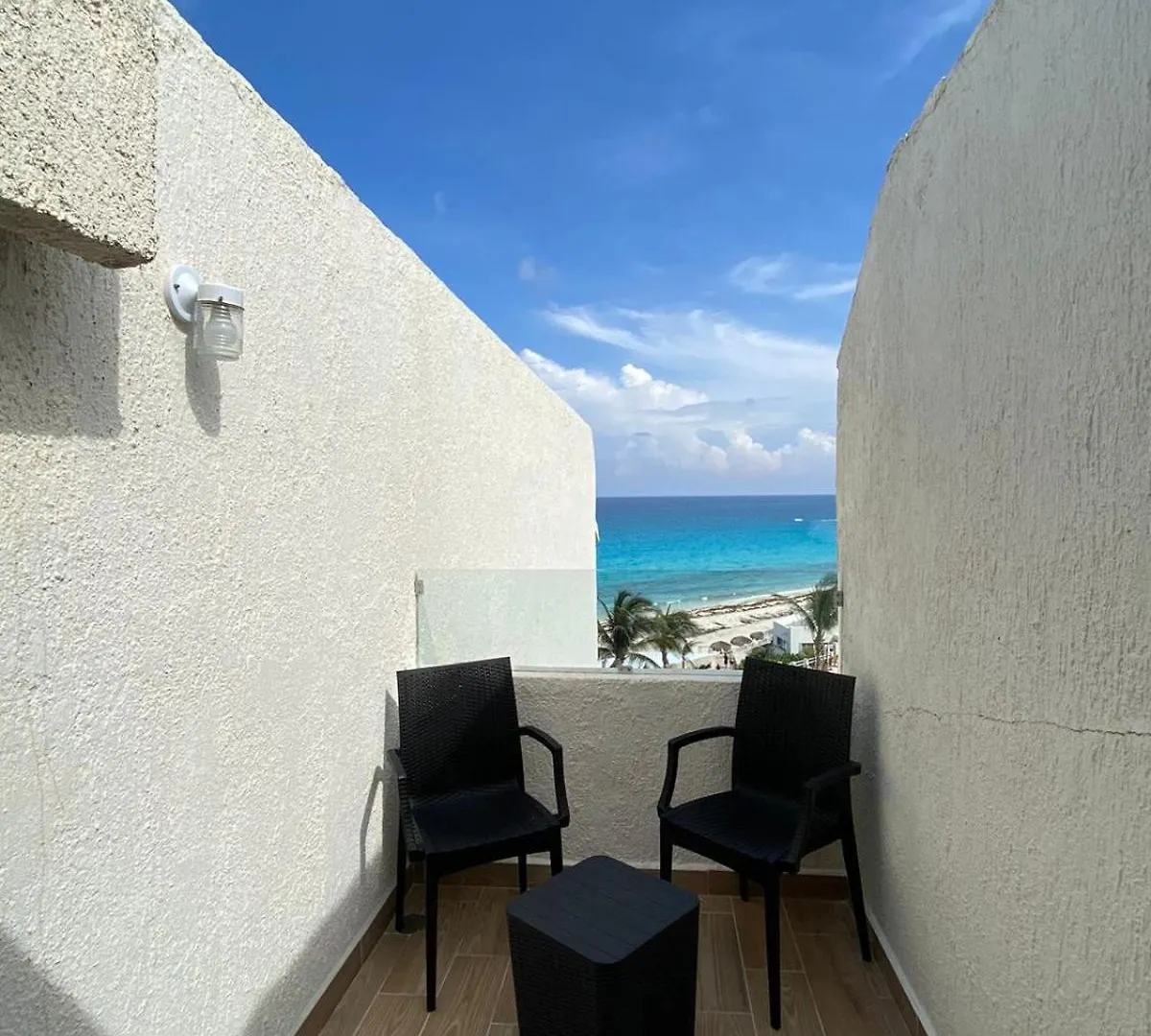 Beachview & Balcony 3905 Cancún Apartment